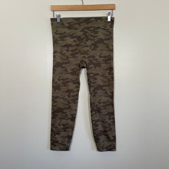 Spanx • Look At Me Now Seamless Cropped Camo Leggings - Picture 2 of 5